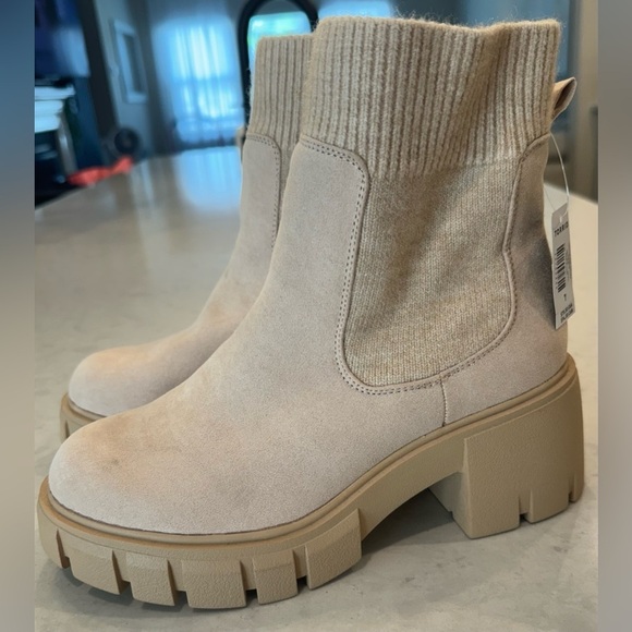 NWT $76 Torrid SWEATER GORE CHELSEA Boots TAN BEIGE Size 7 WW Extra Wide Fit - Picture 13 of 14